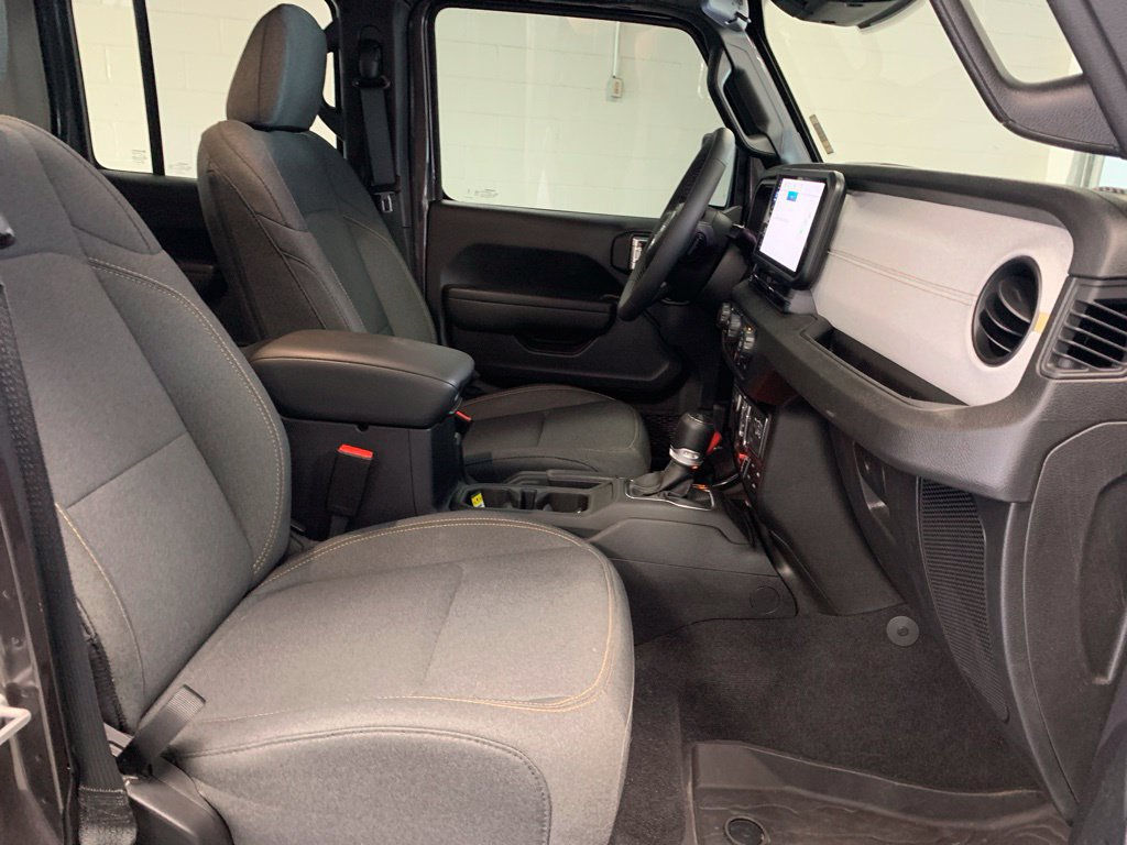 Used 2025 Jeep Wrangler Unlimited Sport AWD/4WD image 7