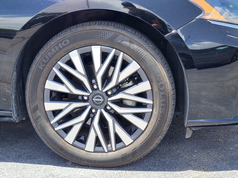 Used 2024 Nissan Altima 2.5 SV FWD image 16