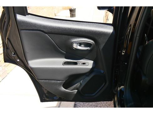 Used 2022 Jeep Renegade Limited AWD/4WD image 17