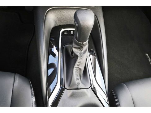 Used 2025 Toyota Corolla XLE image 25