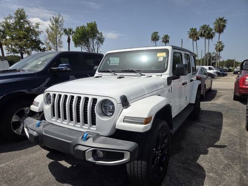Used 2022 Jeep Wrangler Unlimited Sahara AWD/4WD image 3