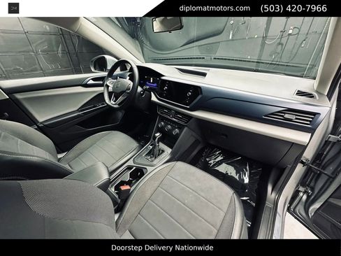 Used 2022 Volkswagen Taos SE w/ Panoramic Sunroof Package FWD image 19