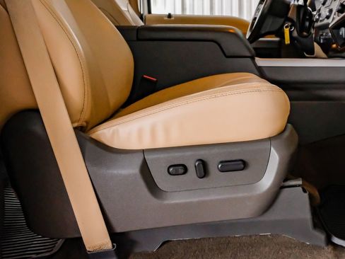 Used 2016 Ford F250 Lariat w/ Lariat Interior Package image 32