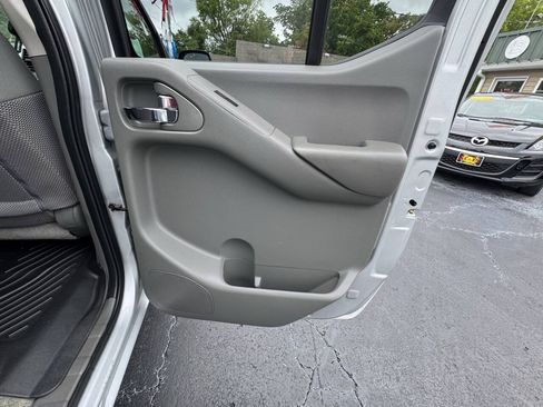 Used 2016 Nissan Frontier SV RWD image 32