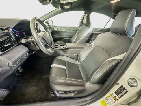 Used 2025 Toyota Camry SE FWD image 13
