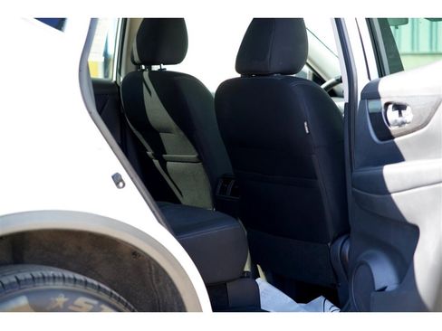 Used 2020 Nissan Rogue SV image 33