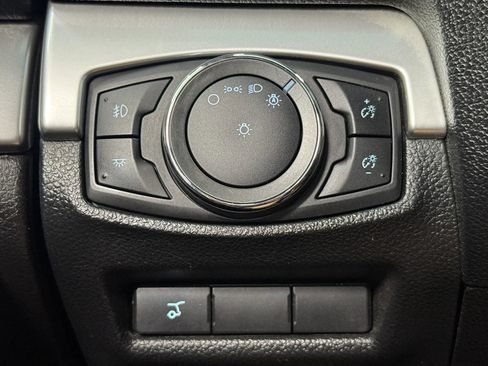 Used 2017 Ford Explorer XLT w/ Equipment Group 202A AWD/4WD image 31