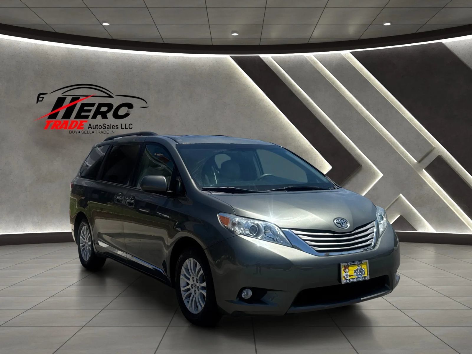 Used 2011 Toyota Sienna XLE w/ XLE Navigation Pkg FWD image 1