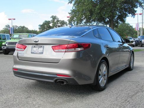 Used 2018 Kia Optima LX w/ 17" Alloy Wheels Package FWD image 7