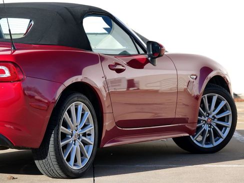 Used 2018 FIAT 124 Spider Lusso w/ Navigation & Sound Group image 31