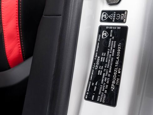 Used 2025 Lamborghini Urus SE image 12