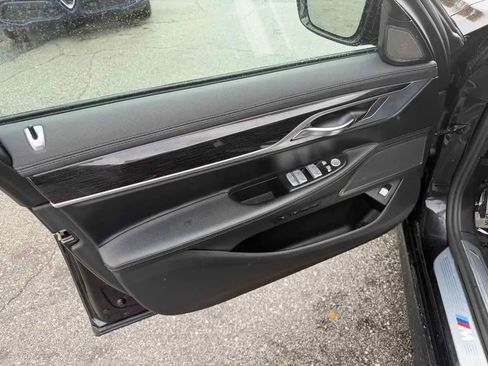 Used 2020 BMW 740i w/ M Sport Package RWD image 8