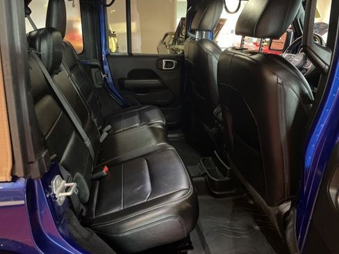 Used 2020 Jeep Wrangler Unlimited Sahara image 10