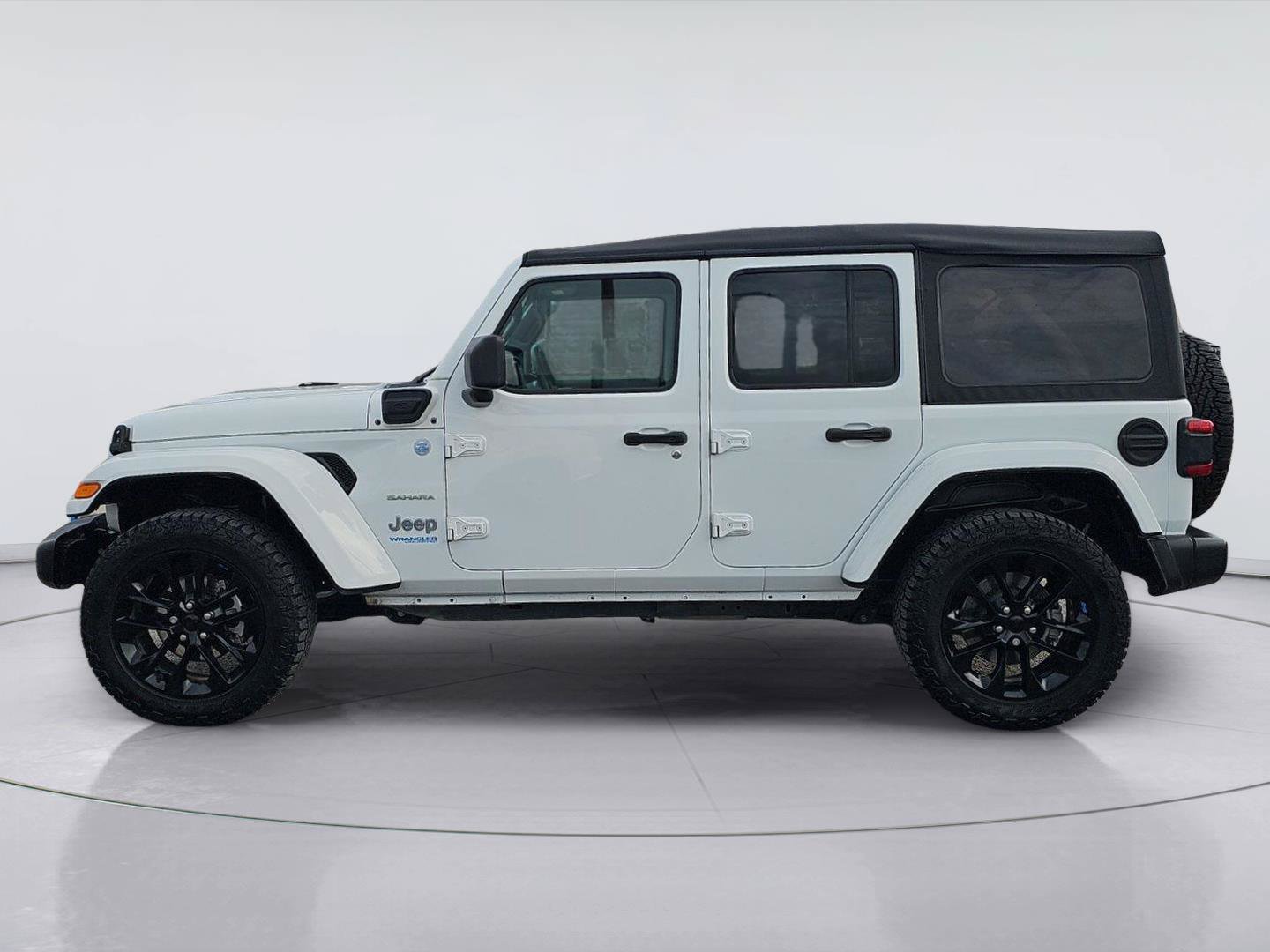 Used 2022 Jeep Wrangler Unlimited Sahara AWD/4WD image 2