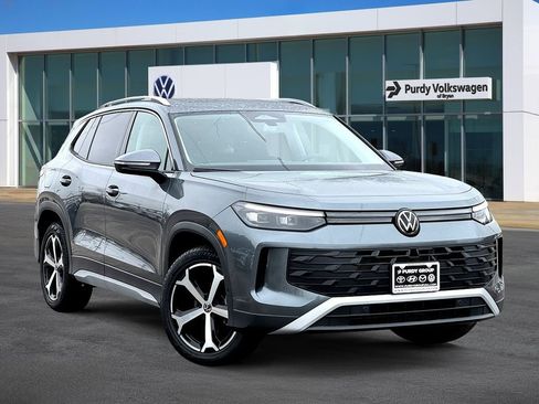 New 2026 Volkswagen Tiguan SE FWD image 1
