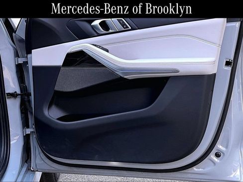 Used 2025 BMW X5 xDrive40i w/ M Sport Package AWD/4WD image 22