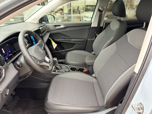 New 2026 Volkswagen Taos SE image 18