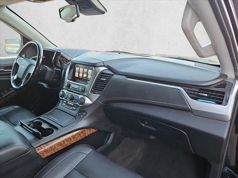 Used 2018 Chevrolet Suburban Premier AWD/4WD image 23