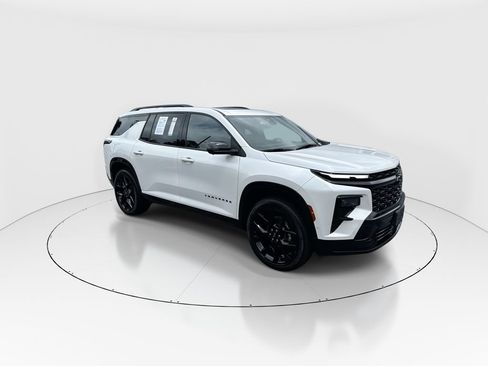 Used 2024 Chevrolet Traverse RS FWD image 2