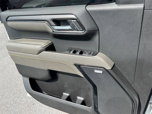 Used 2022 Chevrolet Silverado 1500 ZR2 w/ Technology Package image 16