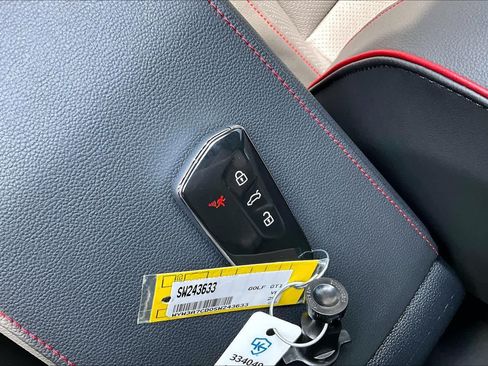 Used 2025 Volkswagen GTI SE FWD image 15
