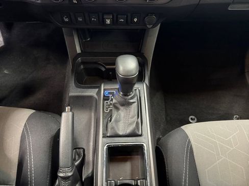 Used 2020 Toyota Tacoma TRD Sport w/ Technology Package image 14