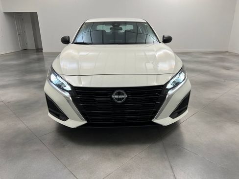 Used 2025 Nissan Altima 2.5 SV FWD image 3