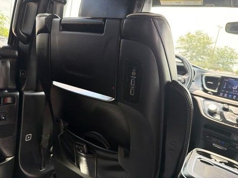 Used 2018 Chrysler Pacifica Limited w/ S Appearance Package FWD image 25