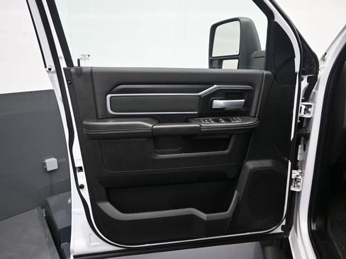 Used 2025 RAM 2500 Big Horn image 12