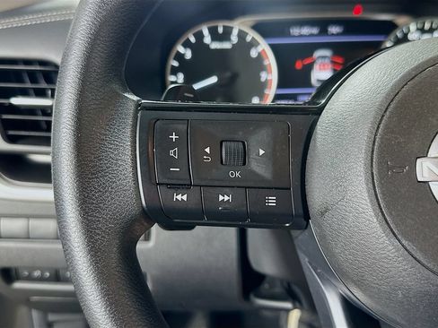 Used 2023 Nissan Rogue SV FWD image 22