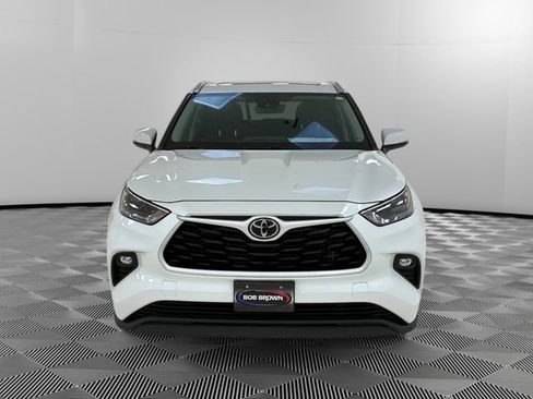 Used 2022 Toyota Highlander XLE AWD/4WD image 8