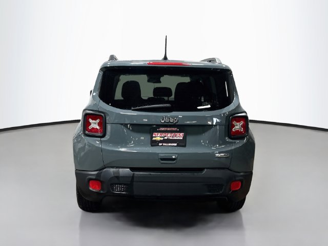 Used 2018 Jeep Renegade Latitude w/ Cold Weather Group FWD image 8