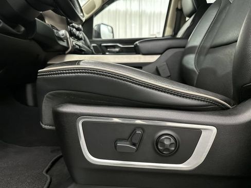 Used 2019 RAM 1500 Laramie AWD/4WD image 18