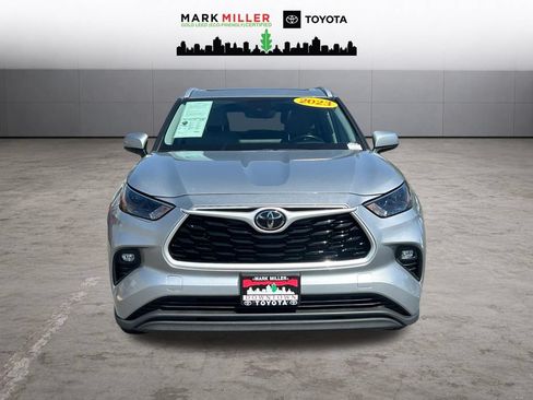 Used 2023 Toyota Highlander XLE AWD/4WD image 9