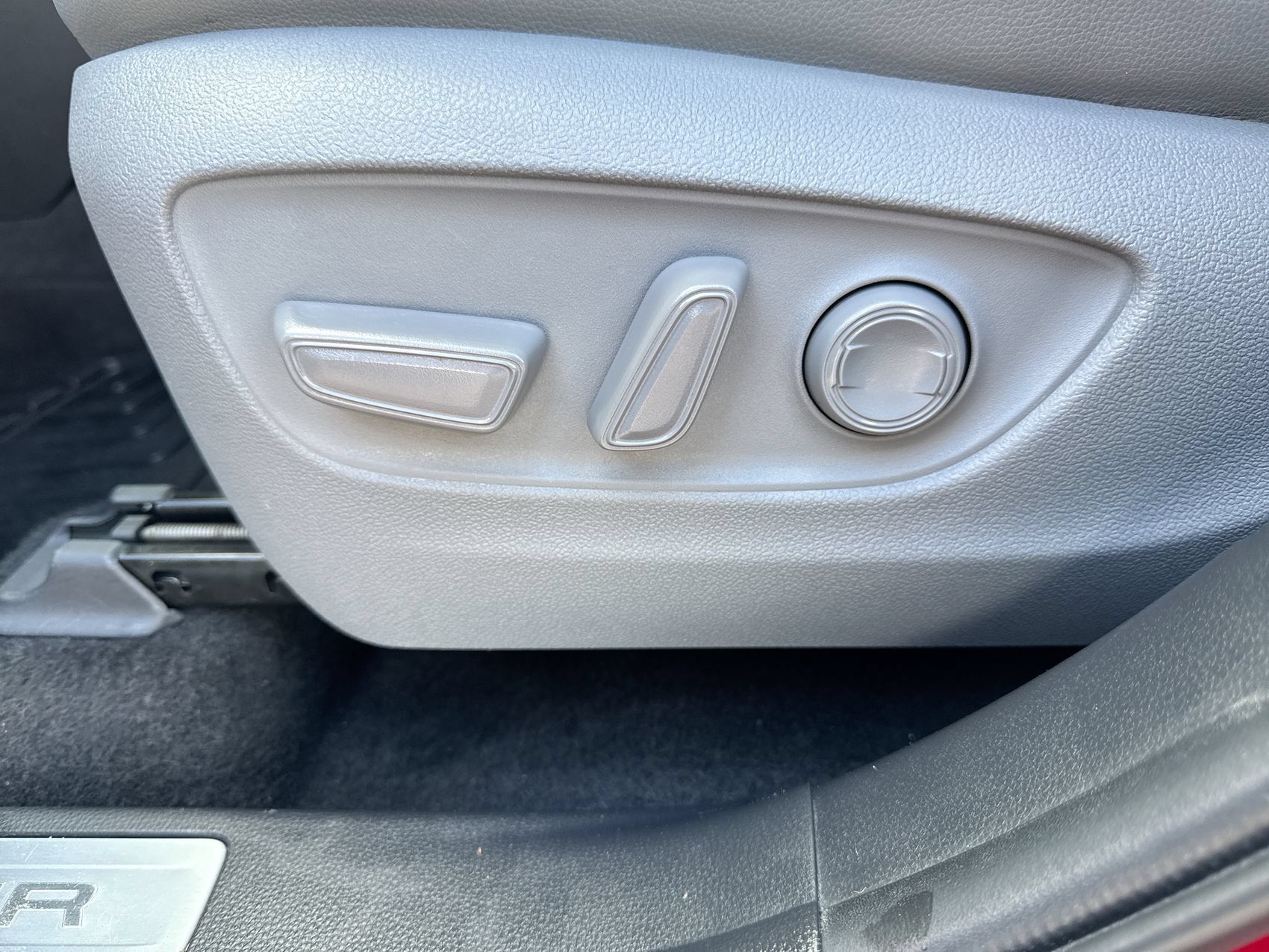 Used 2023 Toyota Highlander Limited FWD image 12
