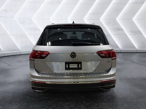 Used 2024 Volkswagen Tiguan SE w/ Panoramic Sunroof Package AWD/4WD image 5