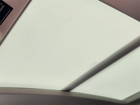 New 2025 Volkswagen Tiguan SE image 16