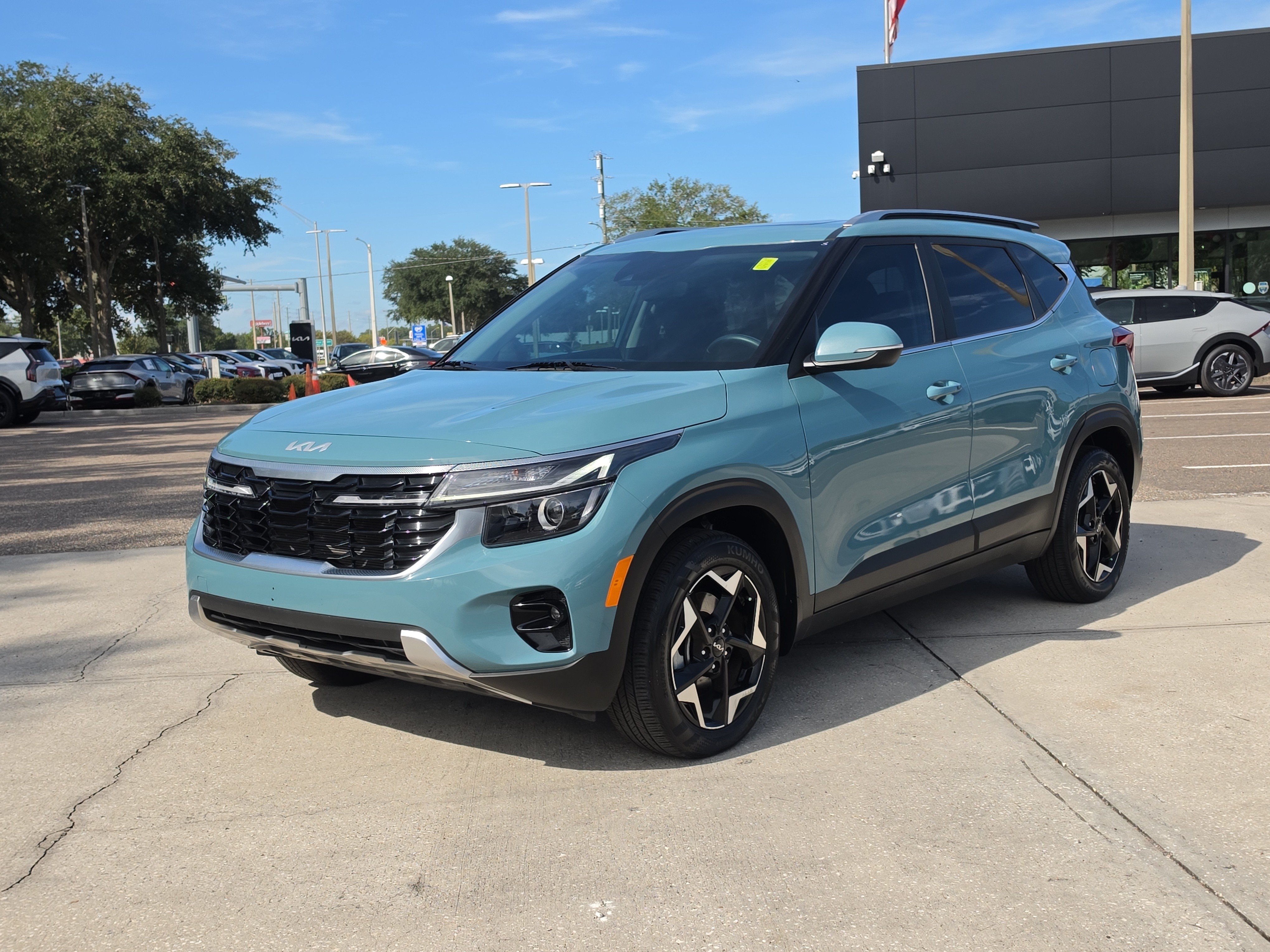 Certified 2024 Kia Seltos EX AWD/4WD image 4