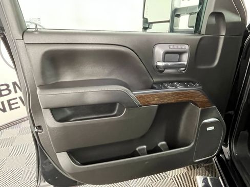 Used 2019 GMC Sierra 2500 Denali w/ Duramax Plus Package AWD/4WD image 29