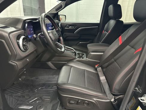 Used 2025 Chevrolet Colorado Z71 w/ Technology Package AWD/4WD image 18