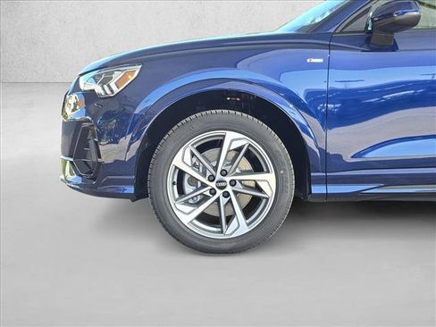 New 2025 Audi Q3 2.0T Premium image 9