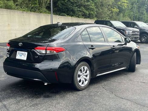 Used 2021 Toyota Corolla LE FWD image 3