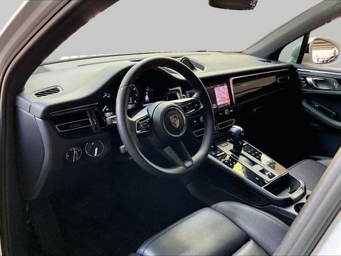 Used 2024 Porsche Macan AWD/4WD image 17