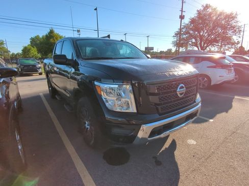 Used 2021 Nissan Titan SV w/ SV Convenience Package AWD/4WD image 3