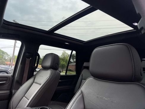 Used 2022 GMC Yukon Denali AWD/4WD image 18