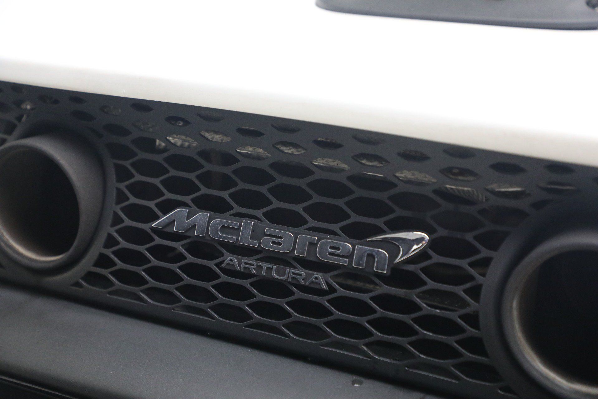 Used 2023 McLaren Artura RWD image 32