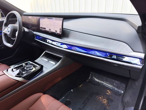 Used 2025 BMW i7 xDrive60 w/ Executive Package AWD/4WD image 15