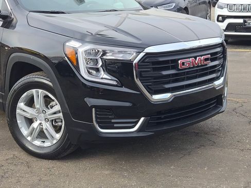 Used 2024 GMC Terrain SLE w/ Driver Convenience Package image 5