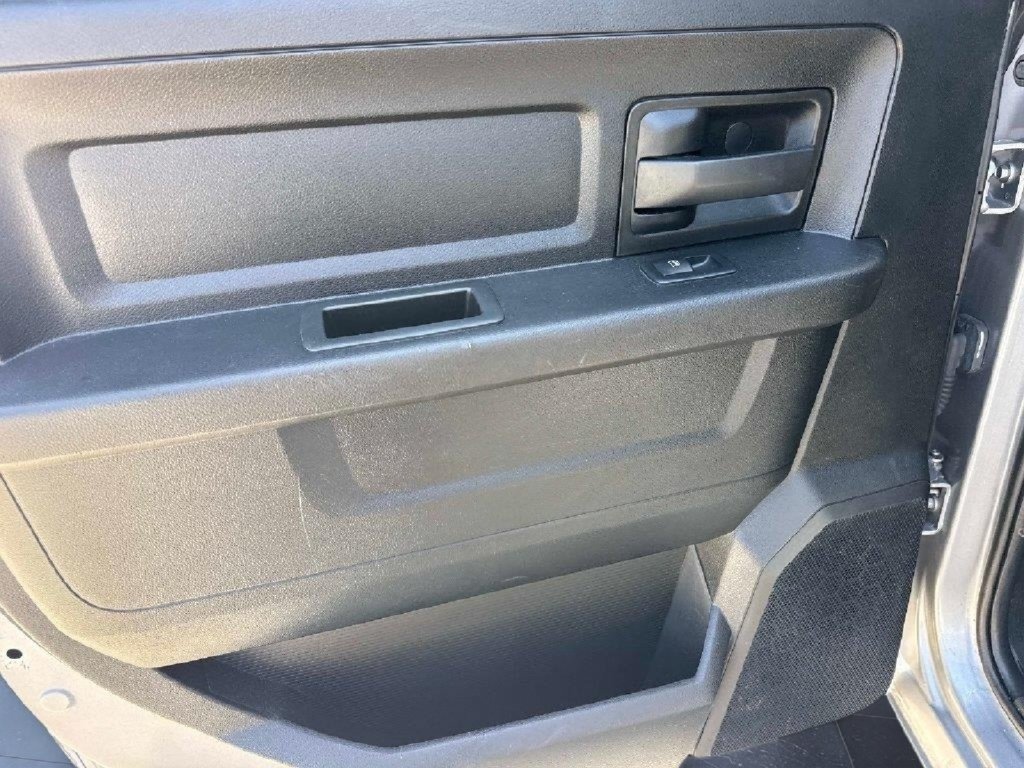 Used 2019 RAM 1500 Tradesman w/ Chrome Appearance Group RWD image 11