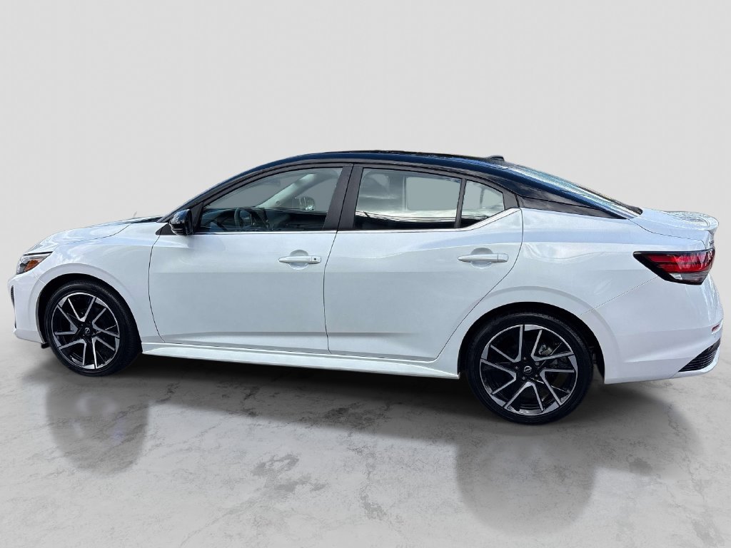 Used 2025 Nissan Sentra SR w/ Trunk Package FWD image 2
